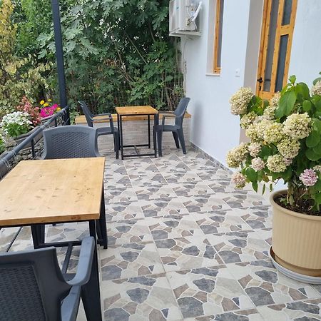 Tony'S Terrace Bed & Breakfast Gjirokastër Dış mekan fotoğraf