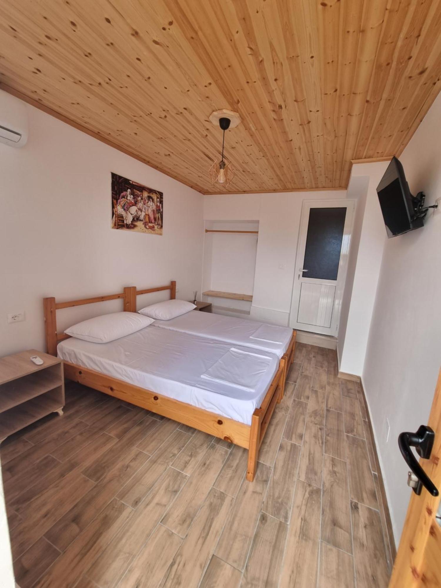 Tony'S Terrace Bed & Breakfast Gjirokastër Dış mekan fotoğraf