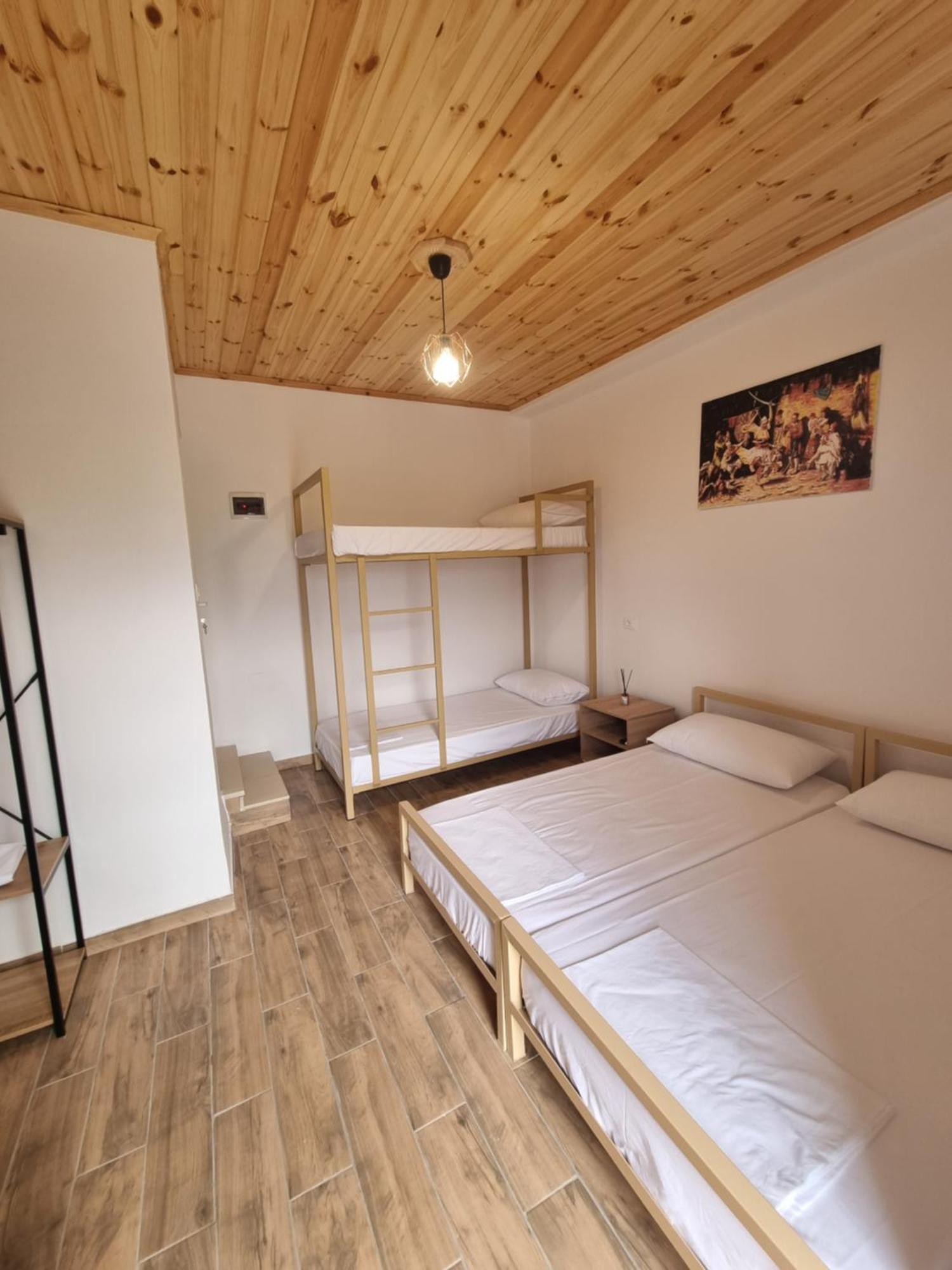 Tony'S Terrace Bed & Breakfast Gjirokastër Dış mekan fotoğraf