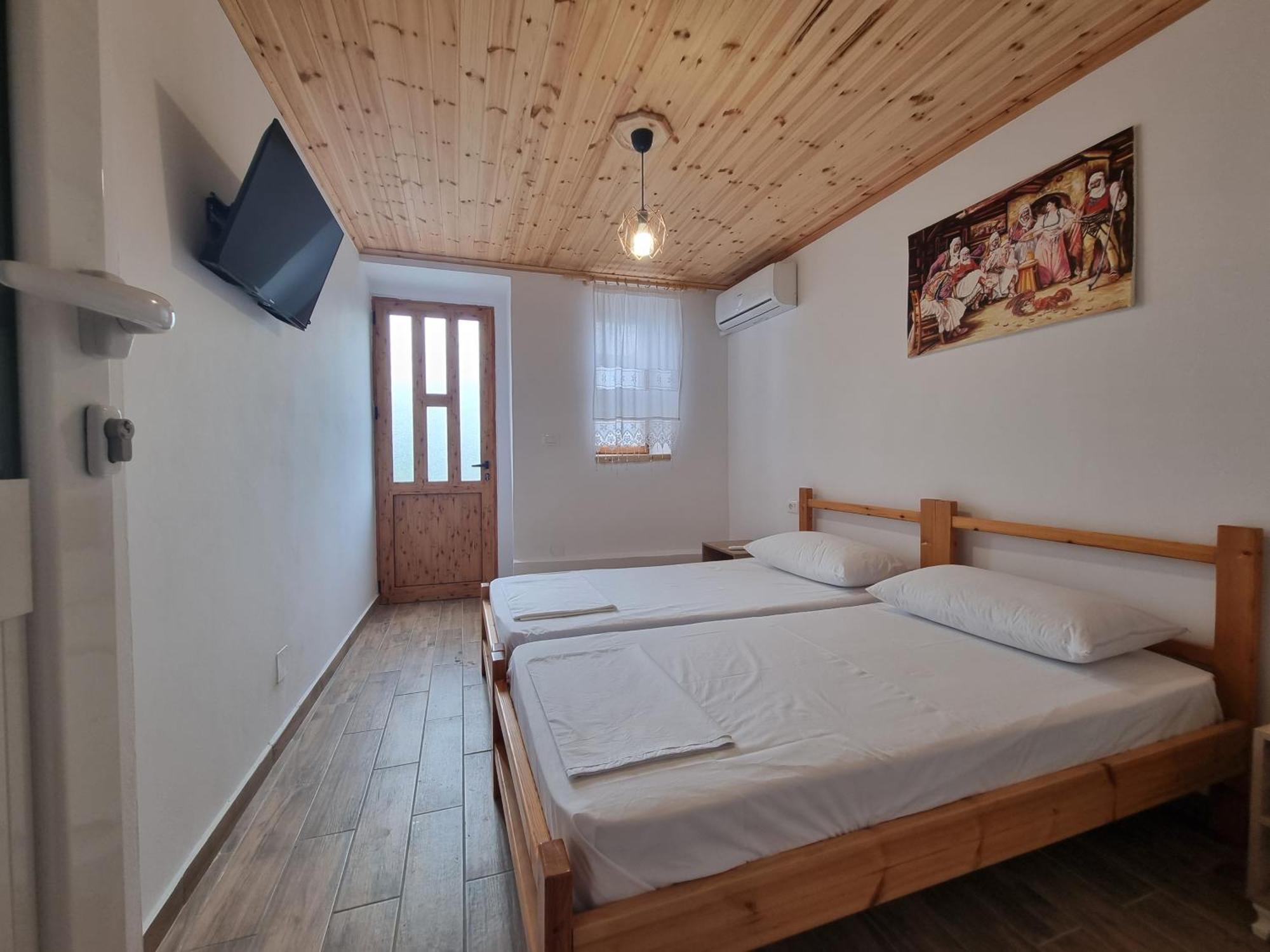 Tony'S Terrace Bed & Breakfast Gjirokastër Dış mekan fotoğraf